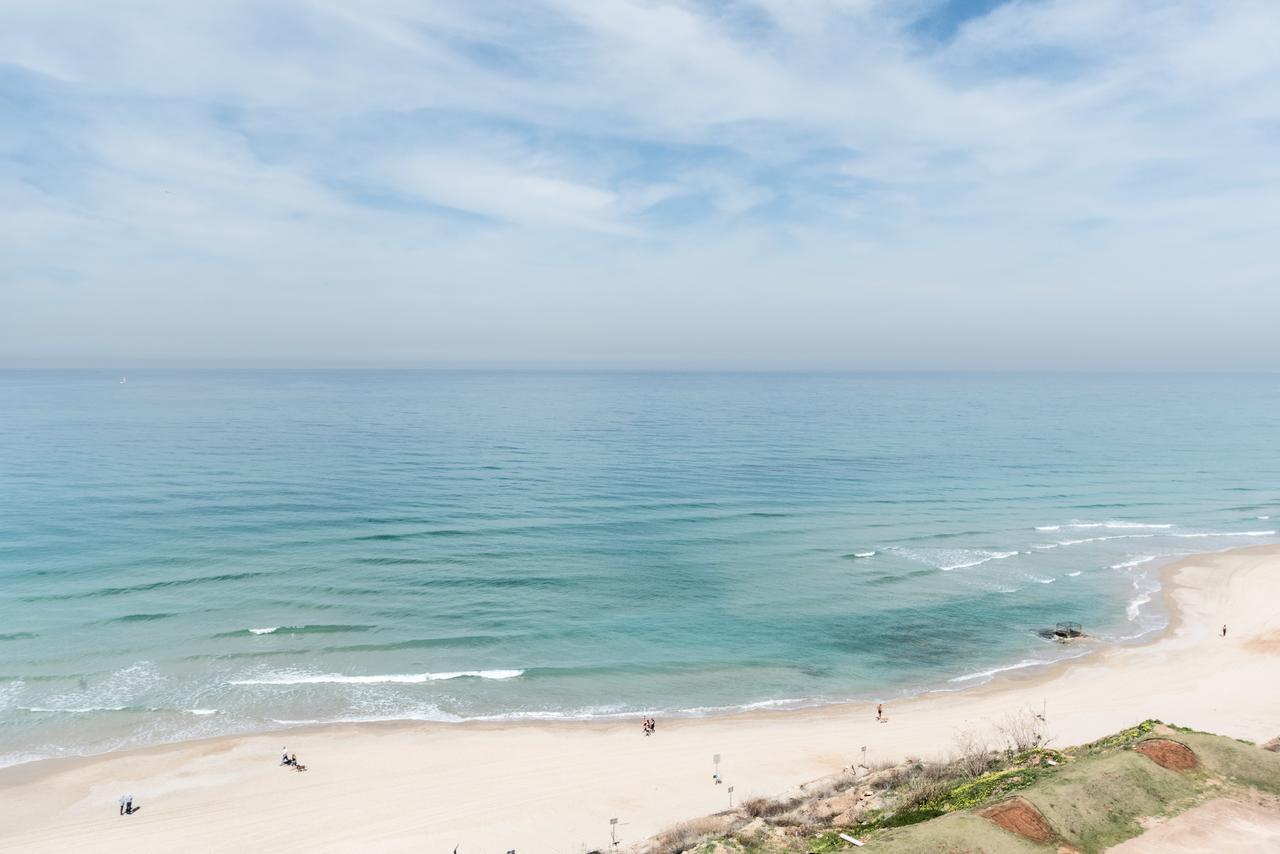 Beach Apartment- Breathtaking Views With Bomb Shelter Herzelia Dış mekan fotoğraf